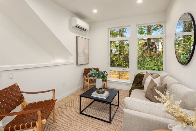 10815 11th Avenue NE, Seattle, WA 98125