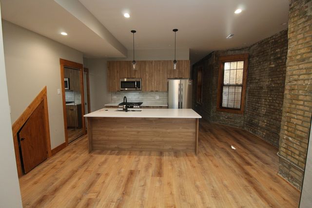 1717 N Winchester Avenue 1, Chicago, IL 60622