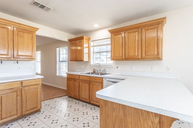 1714 Windsor Drive, Gainesville, TX 76240