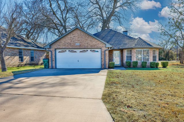 1714 Windsor Drive, Gainesville, TX 76240