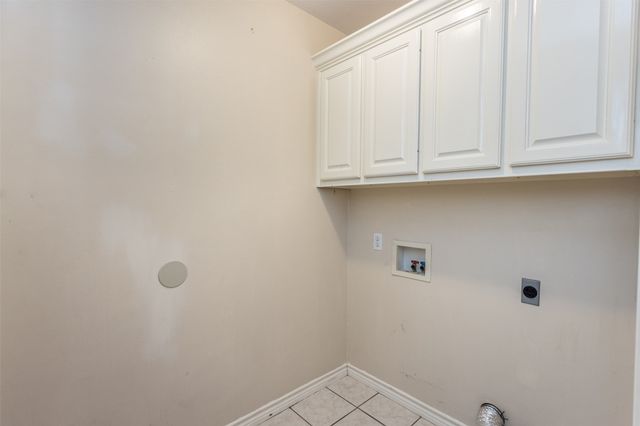 1714 Windsor Drive, Gainesville, TX 76240