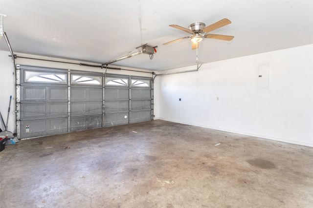 1714 Windsor Drive, Gainesville, TX 76240