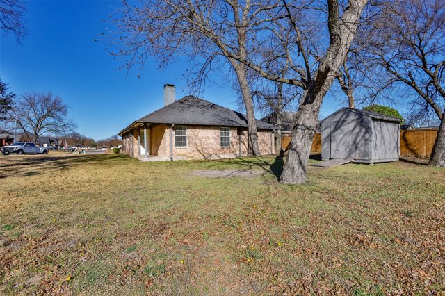 1714 Windsor Drive, Gainesville, TX 76240