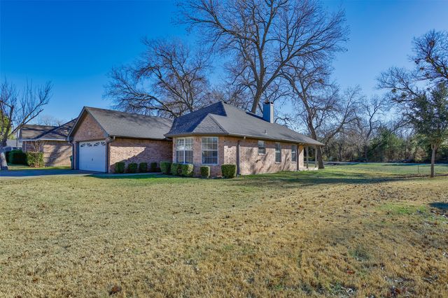 1714 Windsor Drive, Gainesville, TX 76240