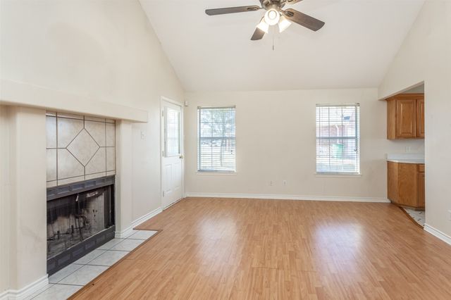 1714 Windsor Drive, Gainesville, TX 76240