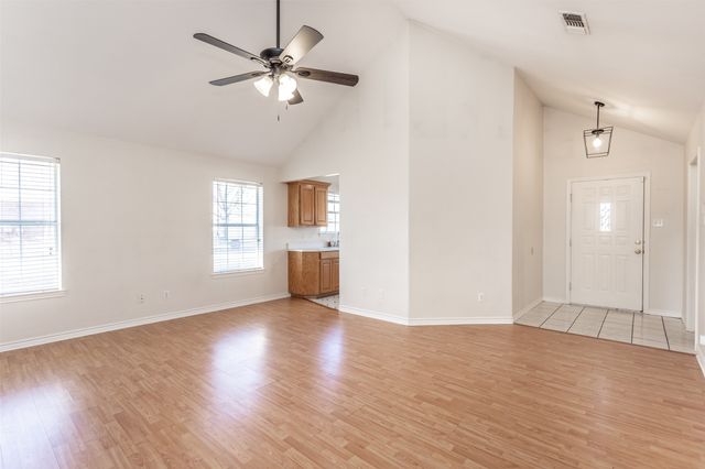 1714 Windsor Drive, Gainesville, TX 76240