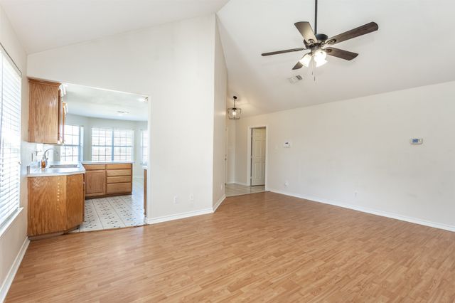 1714 Windsor Drive, Gainesville, TX 76240