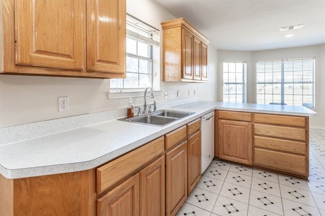 1714 Windsor Drive, Gainesville, TX 76240