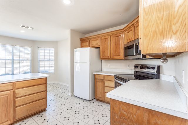 1714 Windsor Drive, Gainesville, TX 76240