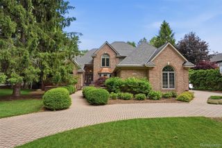 5483 Lake Ridge Drive, Genoa Township, MI 48116