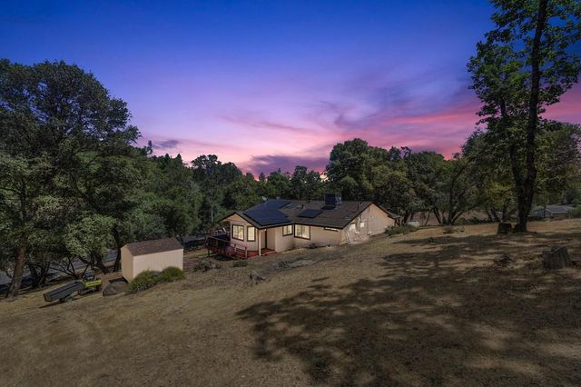 2042 Bogus Point Ct, Cool, CA 95614