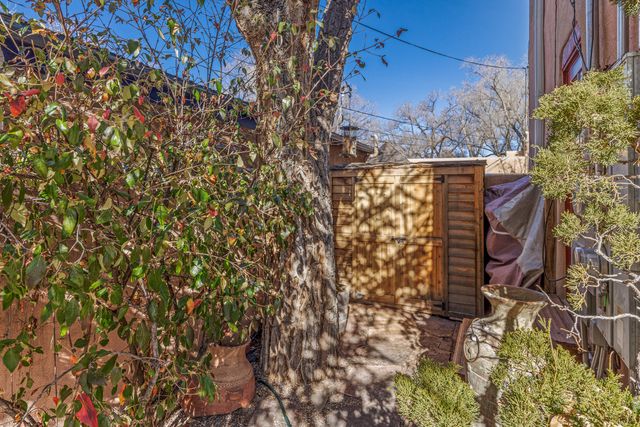 225 E Houghton Street, Santa Fe, NM 87505