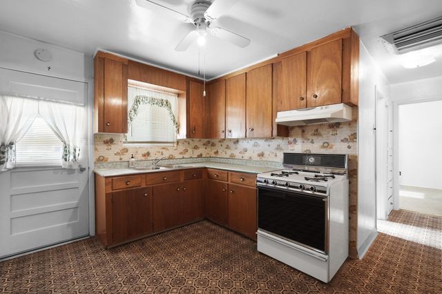 3 Ernesto Lane, Los Lunas, NM 87031