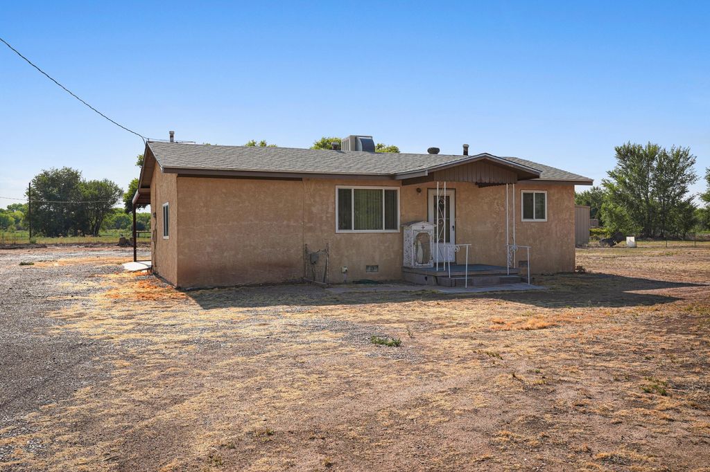 3 Ernesto Lane, Los Lunas, NM 87031