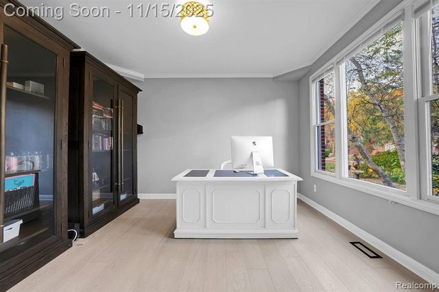 9751 Kingston Pointe Drive, Clarkston, MI 48348