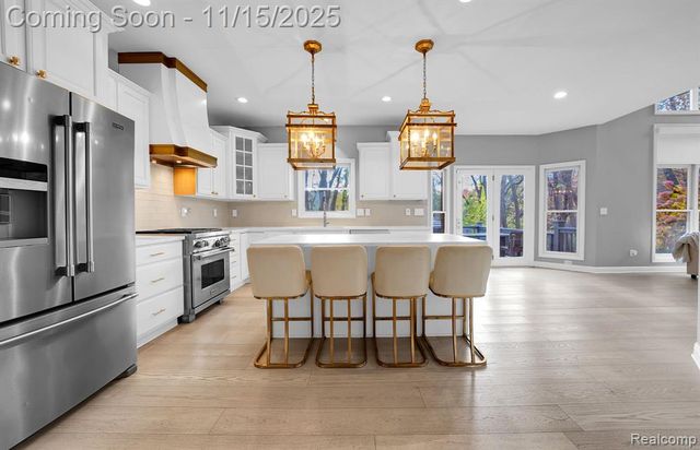 9751 Kingston Pointe Drive, Clarkston, MI 48348