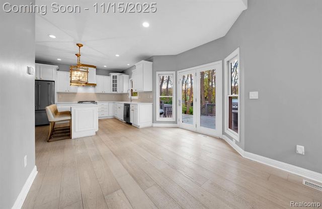 9751 Kingston Pointe Drive, Clarkston, MI 48348