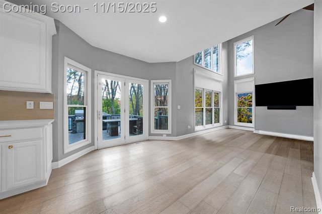 9751 Kingston Pointe Drive, Clarkston, MI 48348