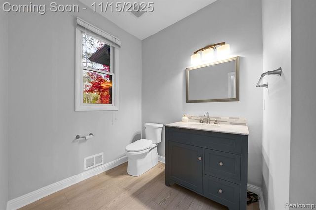 9751 Kingston Pointe Drive, Clarkston, MI 48348