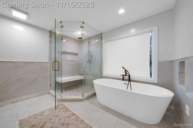 9751 Kingston Pointe Drive, Clarkston, MI 48348