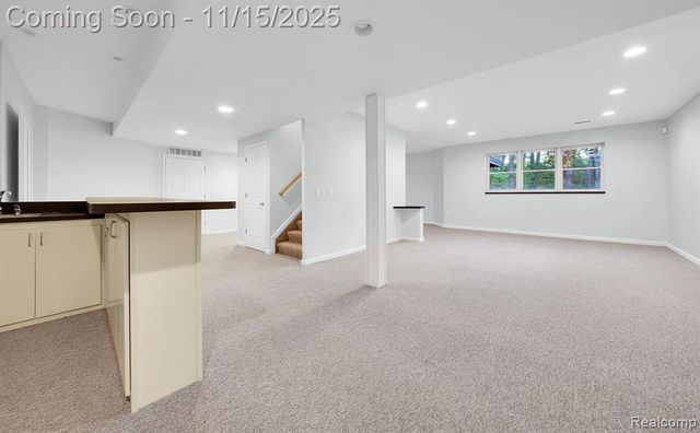 9751 Kingston Pointe Drive, Clarkston, MI 48348