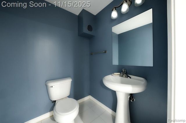 9751 Kingston Pointe Drive, Clarkston, MI 48348