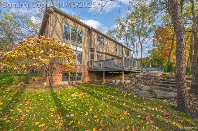 9751 Kingston Pointe Drive, Clarkston, MI 48348