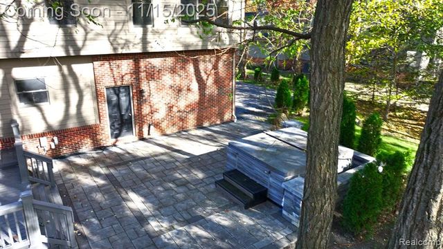 9751 Kingston Pointe Drive, Clarkston, MI 48348