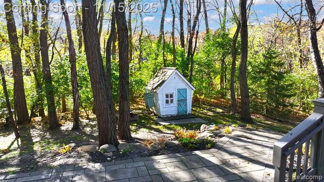 9751 Kingston Pointe Drive, Clarkston, MI 48348