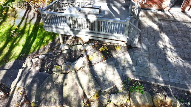 9751 Kingston Pointe Drive, Clarkston, MI 48348