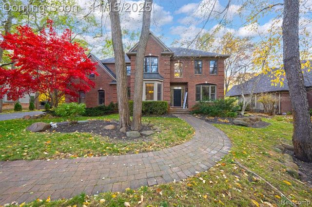 9751 Kingston Pointe Drive, Clarkston, MI 48348