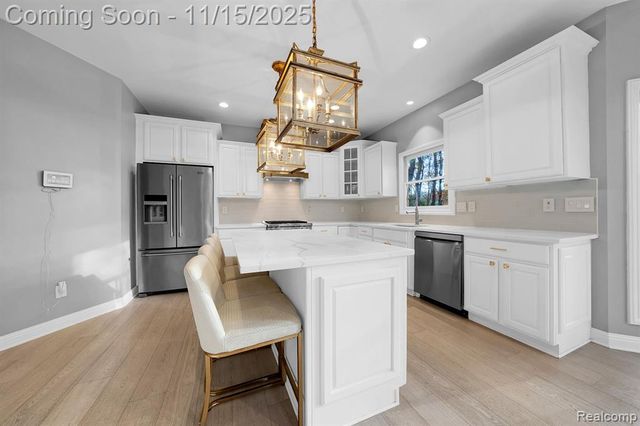 9751 Kingston Pointe Drive, Clarkston, MI 48348