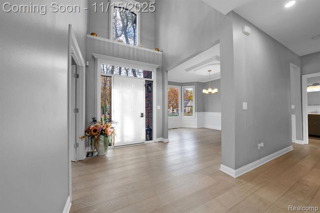 9751 Kingston Pointe Drive, Clarkston, MI 48348