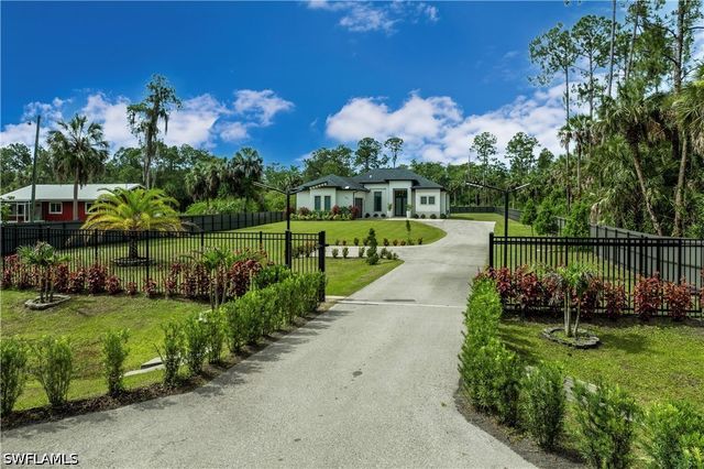 490 39th AVE NE, Naples, FL 34120