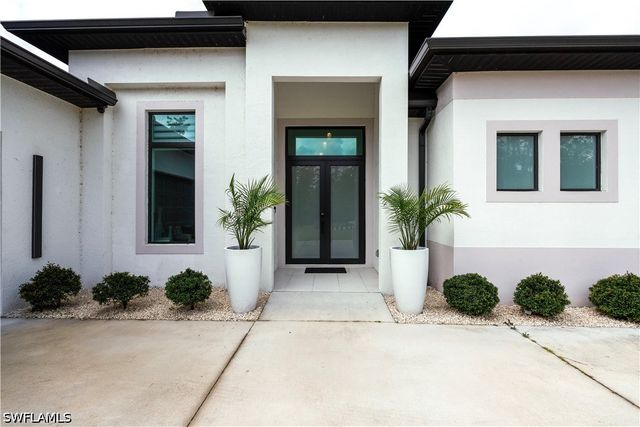 490 39th AVE NE, Naples, FL 34120