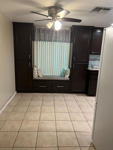 402 Mainberry Drive, Madera, CA 93637