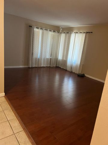 402 Mainberry Drive, Madera, CA 93637