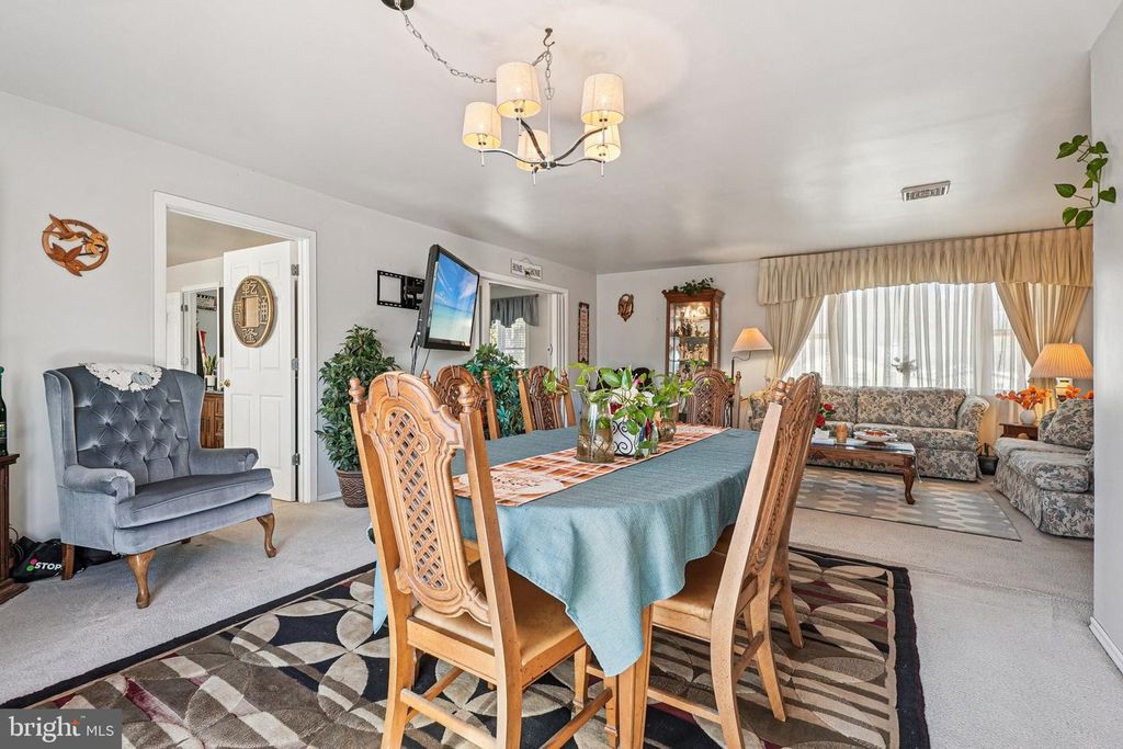 Image 10 of property listing at 41 HARDING, Ewing, NJ 08618