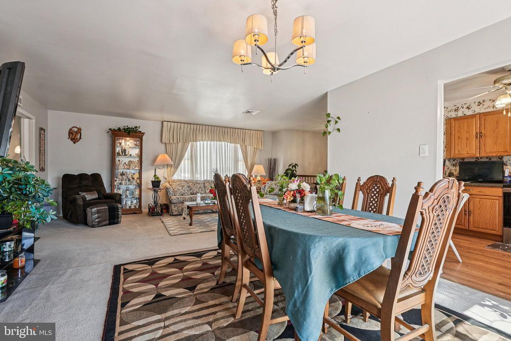 Image 11 of property listing at 41 HARDING, Ewing, NJ 08618