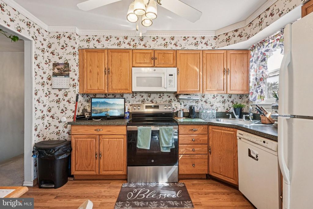 Image 18 of property listing at 41 HARDING, Ewing, NJ 08618