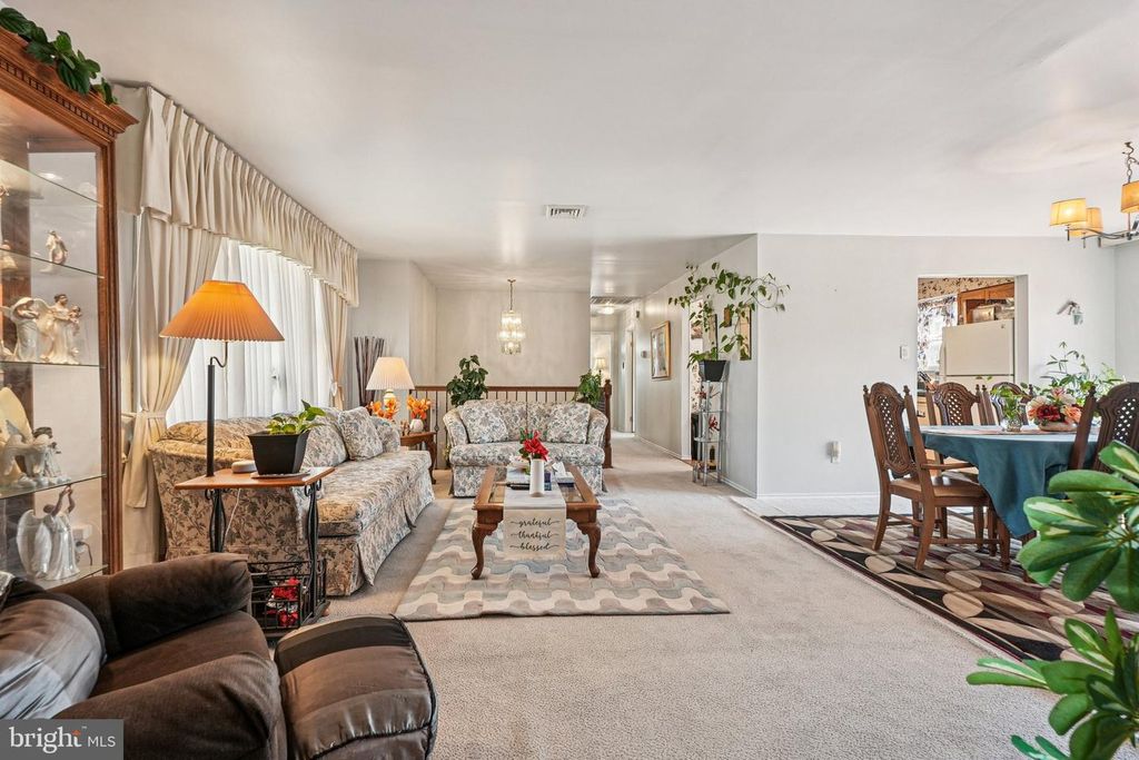 Image 7 of property listing at 41 HARDING, Ewing, NJ 08618