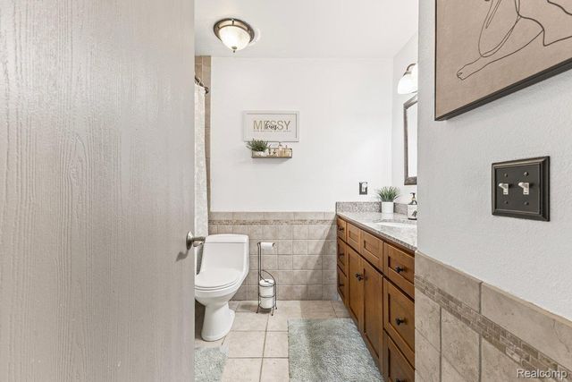 13886 Watersway Drive, Gibraltar, MI 48173