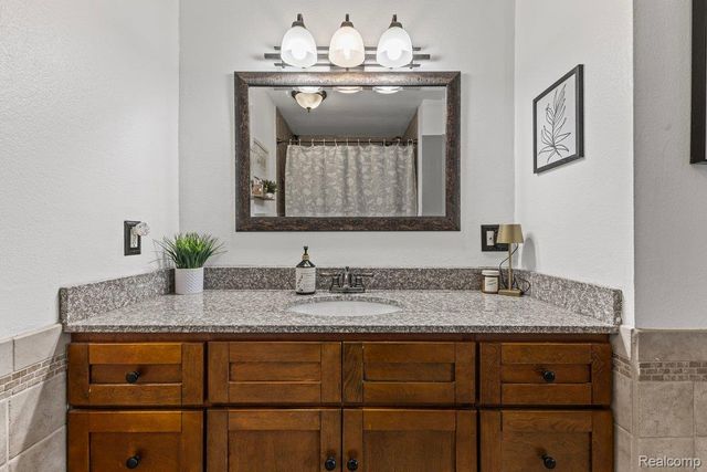 13886 Watersway Drive, Gibraltar, MI 48173