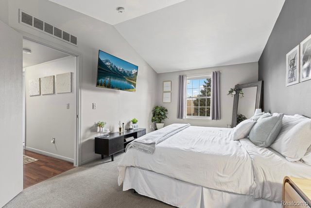 13886 Watersway Drive, Gibraltar, MI 48173