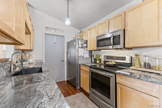 13886 Watersway Drive, Gibraltar, MI 48173