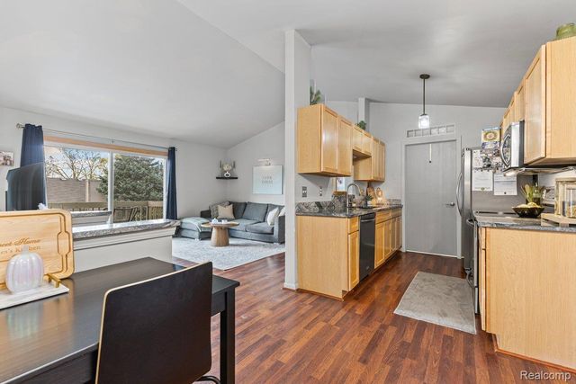 13886 Watersway Drive, Gibraltar, MI 48173