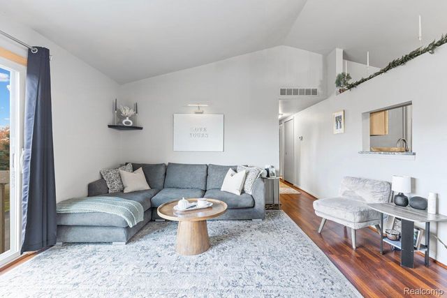 13886 Watersway Drive, Gibraltar, MI 48173