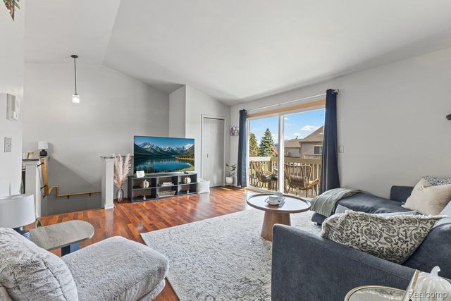 13886 Watersway Drive, Gibraltar, MI 48173