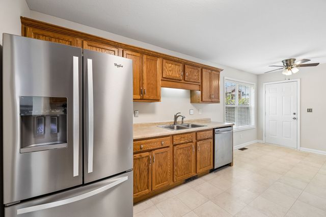 2781 Cascade Dr, Clarksville, TN 37042