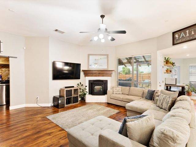8002 Blue Duck Trail, Arlington, TX 76002